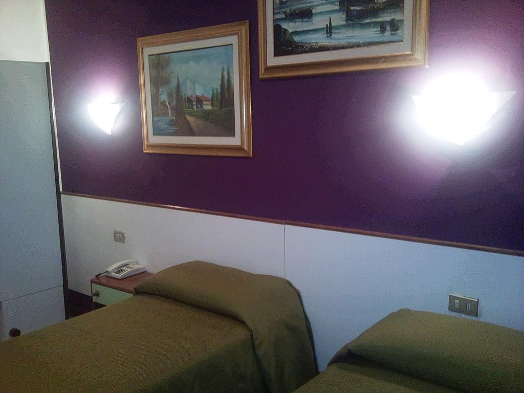 Hotel Bristol Сесто-Сан-Джованни Экстерьер фото